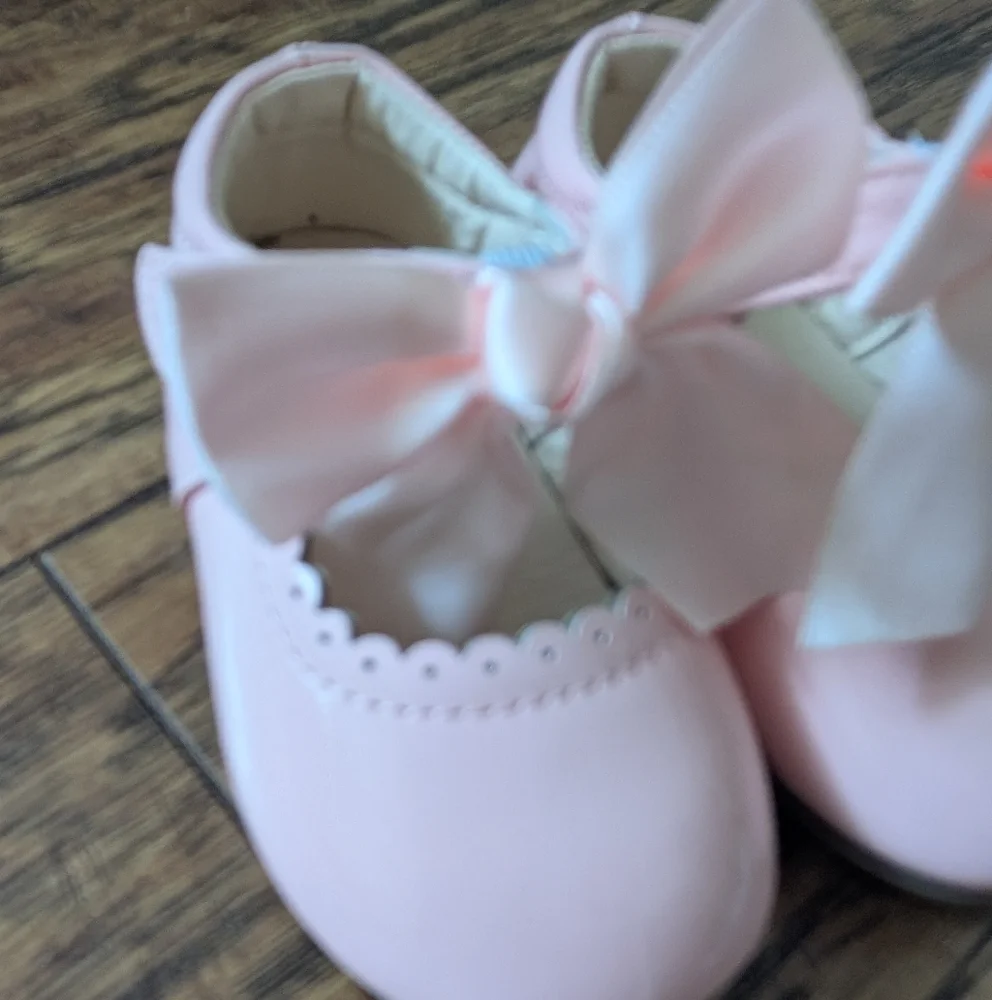 💥3/$24 MG Baby Pink Patent‎ Leather Shoes With Bow
